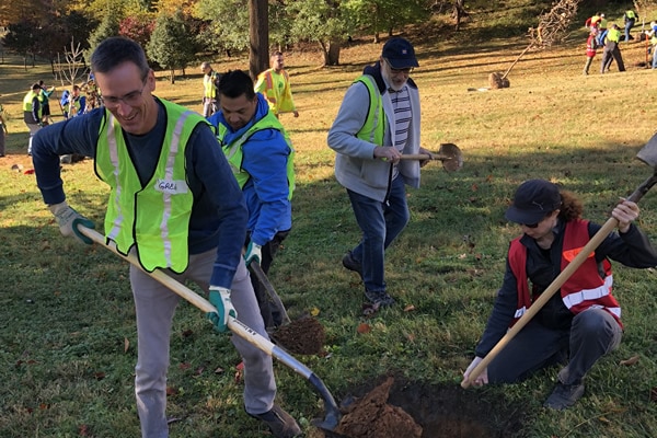 DC Front Runners Honor Dead Members With Tree Memorials